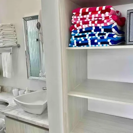 Apto 1801 Frente Al Mar- Edificio Palmetto, Piso 18 Apartamento *